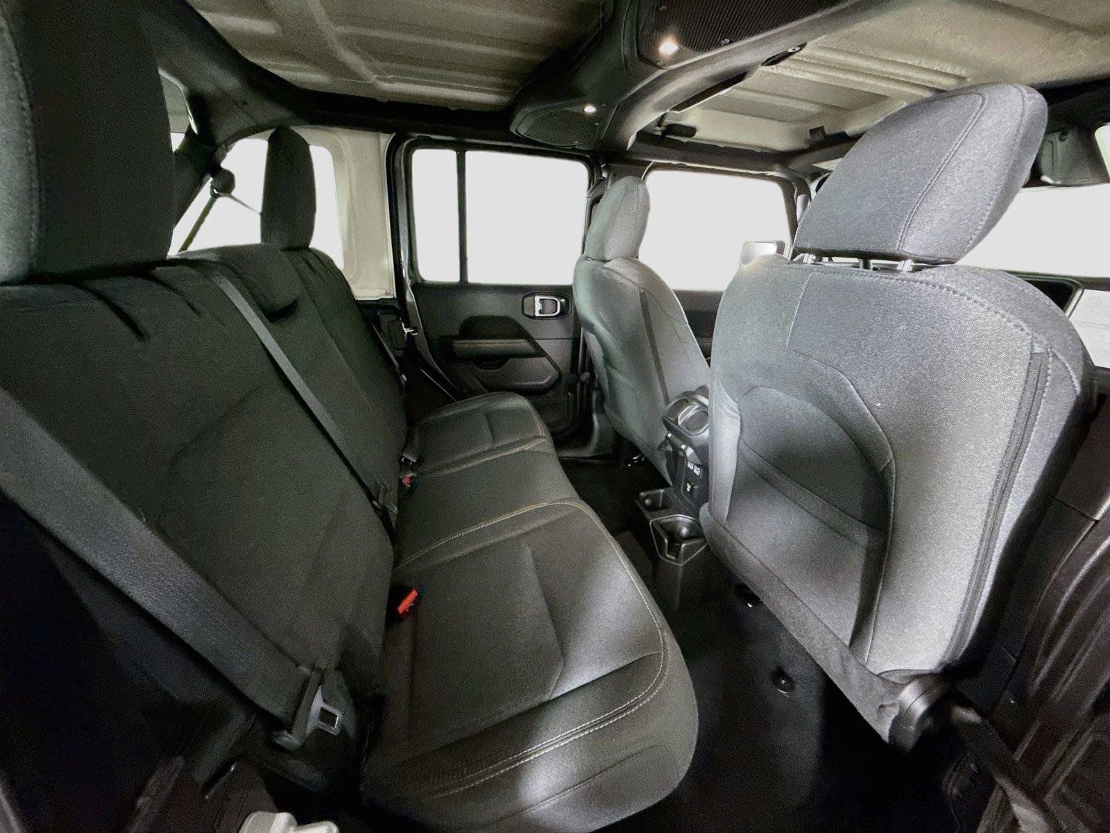 Used 2025 Jeep Wrangler Unlimited Sahara AWD/4WD image 18