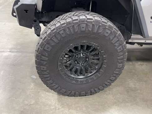 Used 2021 Jeep Wrangler Sport AWD/4WD image 9