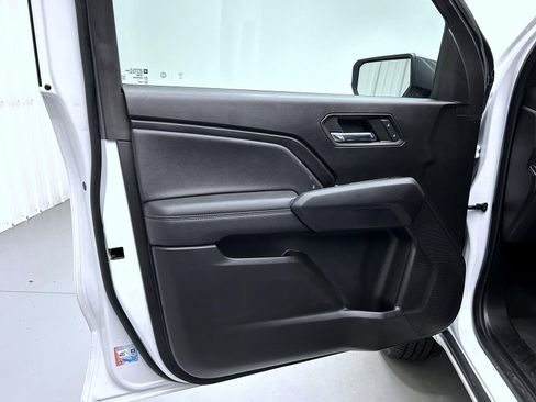 Used 2023 Chevrolet Colorado LT AWD/4WD image 9