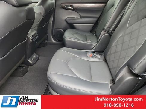 Used 2022 Toyota Highlander Platinum image 33