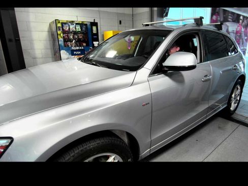Used 2017 Audi Q5 3.0T Premium Plus w/ Technology Package AWD/4WD image 2