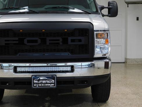 Used 2014 Ford E-250 and Econoline 250 w/ Power Group image 17