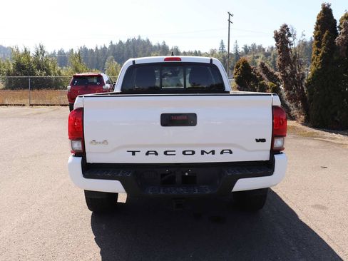 Used 2022 Toyota Tacoma SR5 AWD/4WD image 6