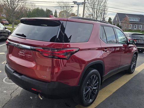 Used 2022 Chevrolet Traverse RS image 9