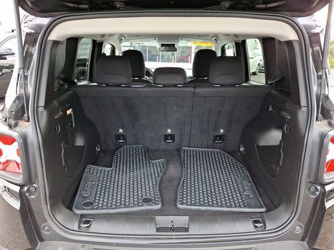 Certified 2023 Jeep Renegade Altitude image 31