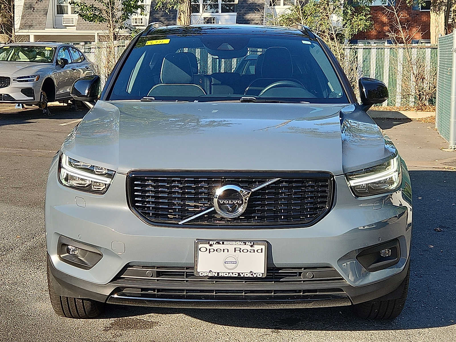 Used 2022 Volvo XC40 T5 R-Design w/ Advanced Package AWD/4WD image 2