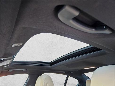 Used 2019 BMW 530e w/ Premium Package image 17