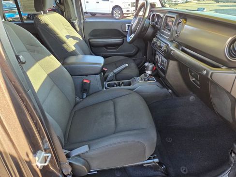 Used 2020 Jeep Gladiator Sport w/ Quick Order Package 24S AWD/4WD image 19