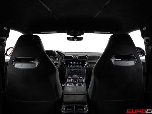 Used 2024 Lamborghini Urus Performante AWD/4WD image 35