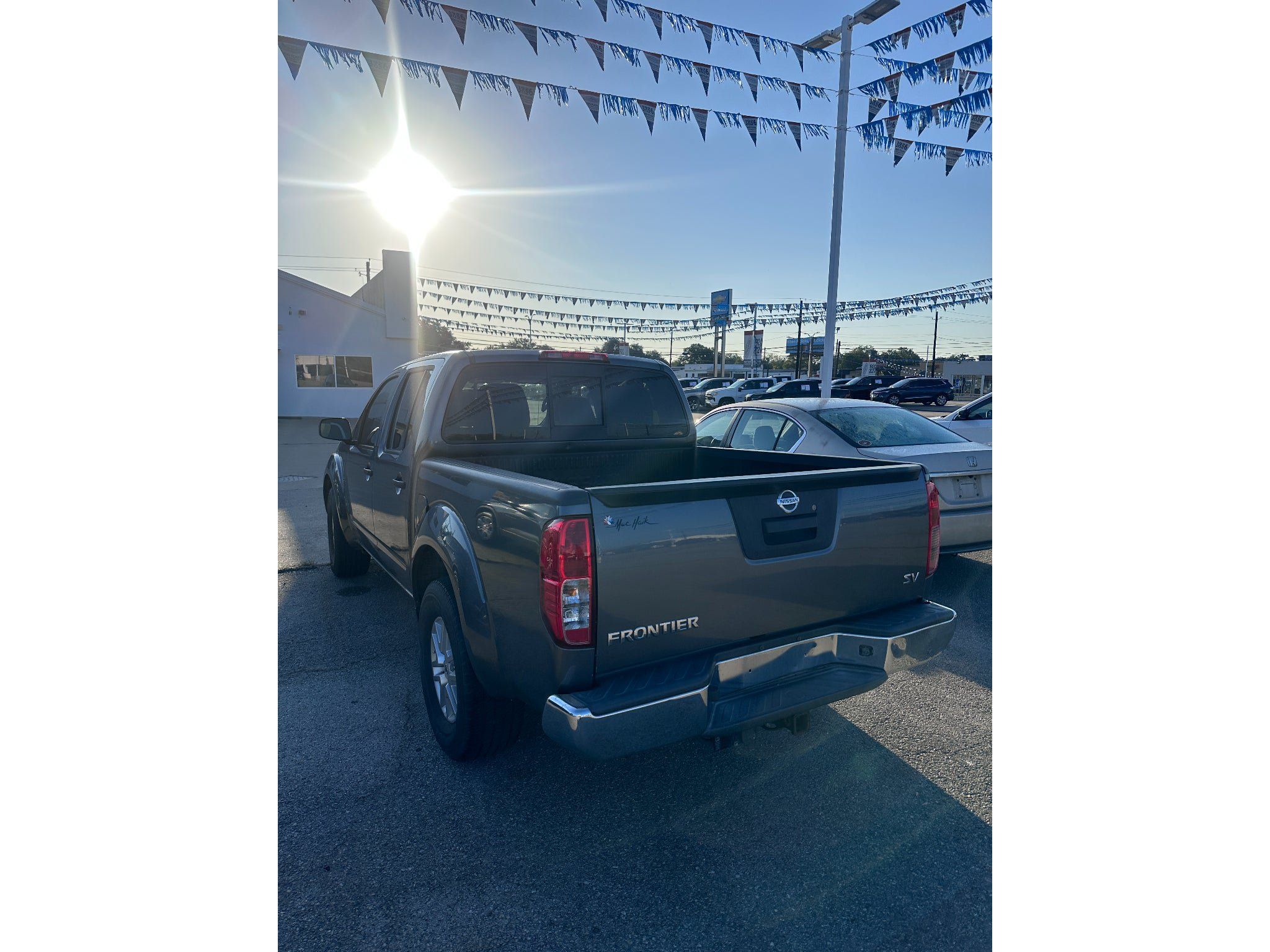 Used 2019 Nissan Frontier SV RWD image 2