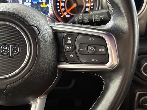 Used 2019 Jeep Wrangler Unlimited Sahara AWD/4WD image 17