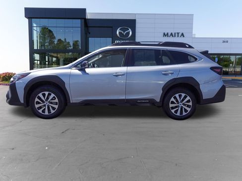 Used 2025 Subaru Outback Premium AWD/4WD image 6