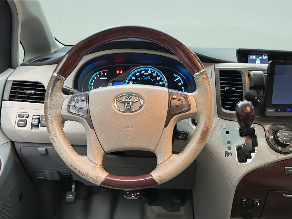 Used 2011 Toyota Sienna Limited AWD/4WD image 27
