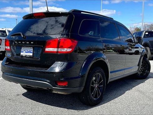 Used 2019 Dodge Journey SE w/ Premium Group image 4