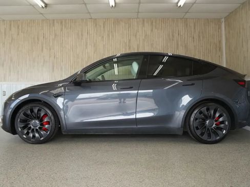Used 2022 Tesla Model Y Performance AWD/4WD image 3