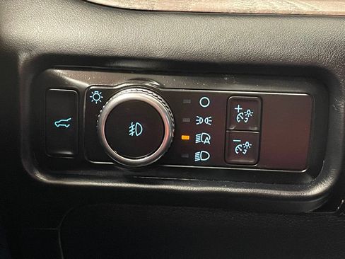 Used 2023 Ford Explorer Platinum w/ Technology Package AWD/4WD image 36