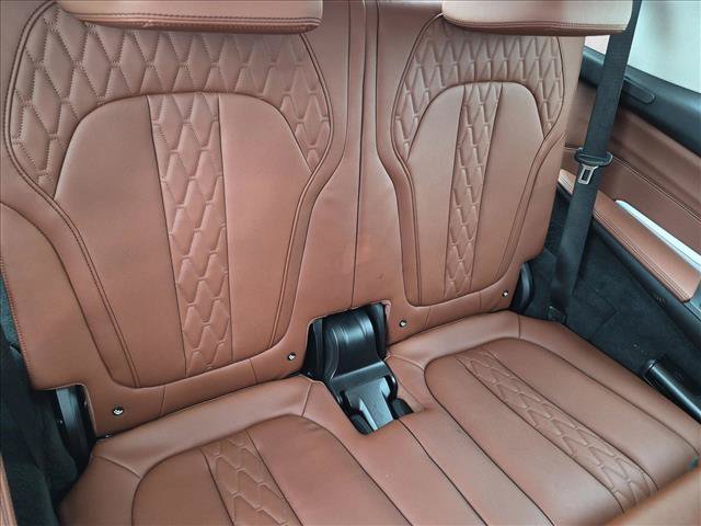 Used 2022 BMW X7 xDrive40i w/ Premium Package AWD/4WD image 21