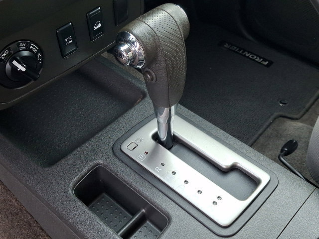 Used 2010 Nissan Frontier SE w/ SE Value Truck Pkg AWD/4WD image 14