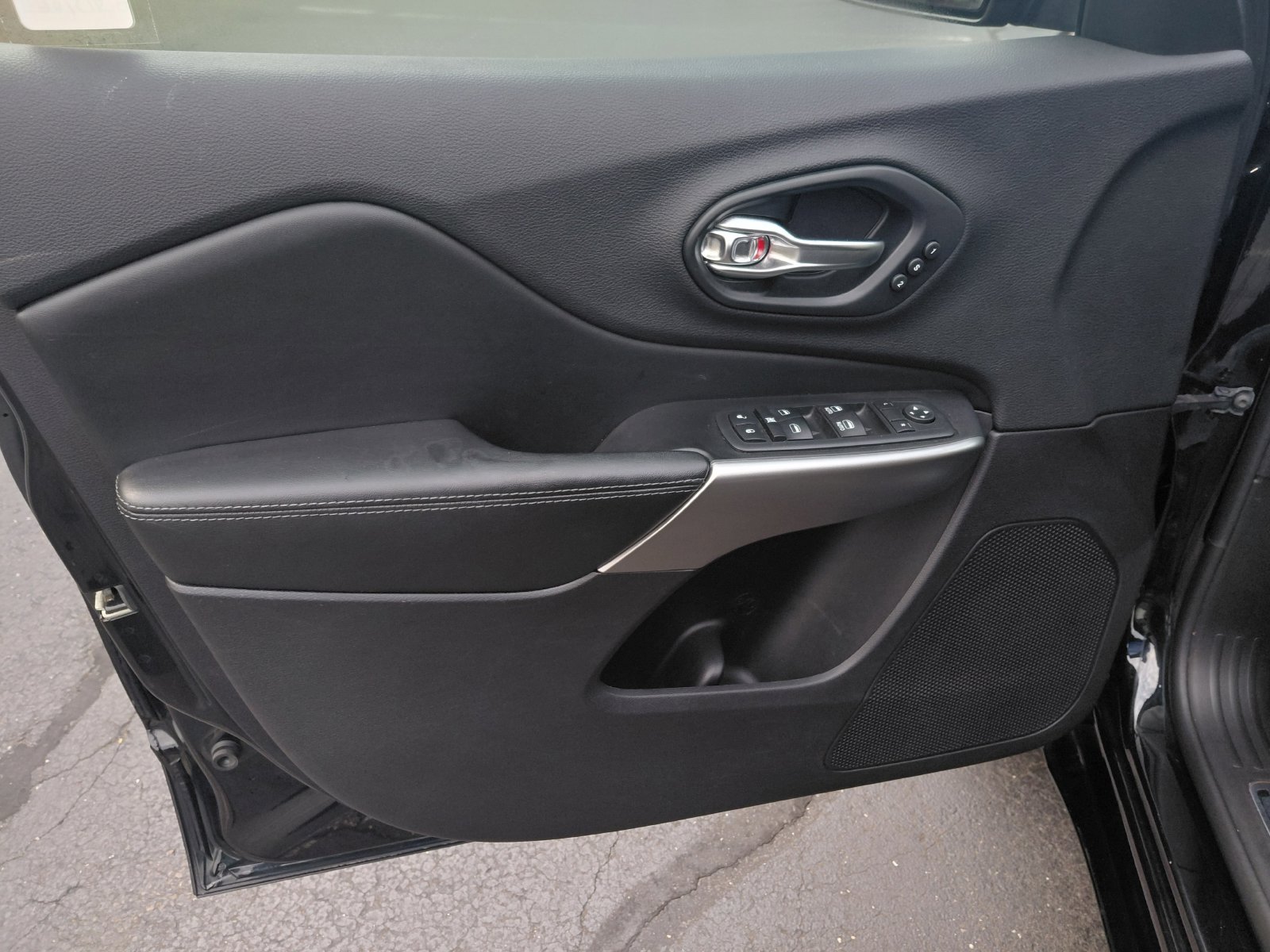 Used 2019 Jeep Cherokee High Altitude AWD/4WD image 23