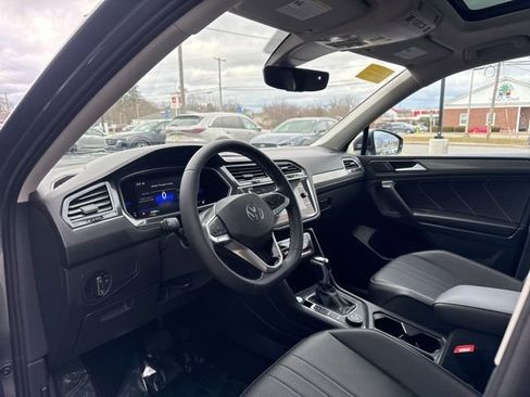 Used 2022 Volkswagen Tiguan SE AWD/4WD image 9