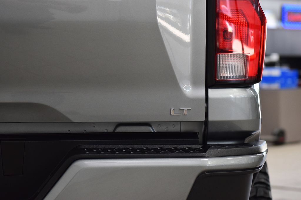 Used 2024 Chevrolet Colorado LT w/ LT Convenience Package III AWD/4WD image 24