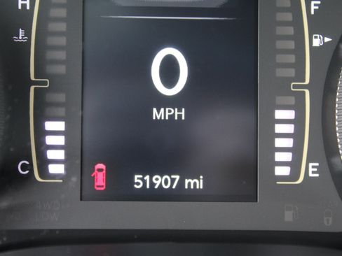 Used 2021 Jeep Cherokee Latitude Plus AWD/4WD image 48