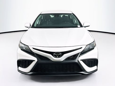 Used 2024 Toyota Camry SE image 2