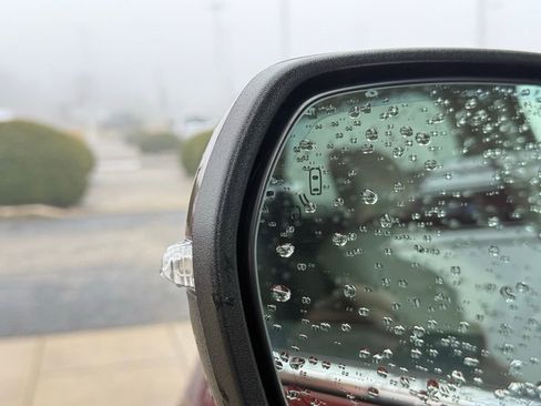 Used 2016 Ford Edge Titanium w/ Technology Package image 12