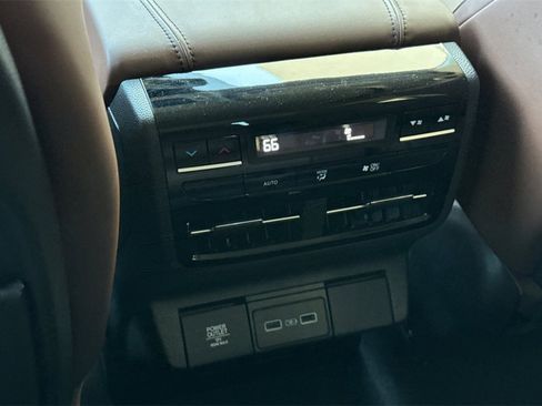 Certified 2023 Acura MDX FWD w/ Technology Package image 17