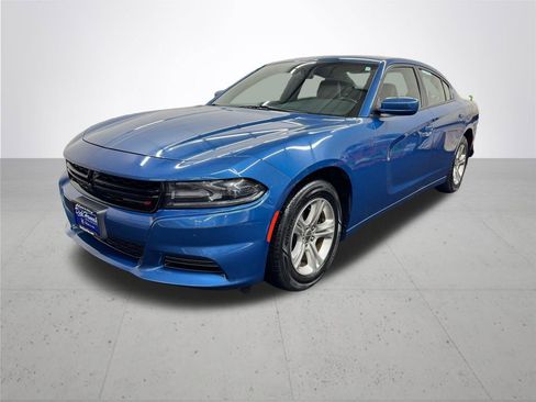Used 2021 Dodge Charger SXT w/ Leather Interior Group image 2