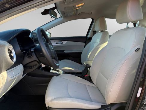 Used 2023 Kia Forte LXS w/ LXS Technology Package image 9