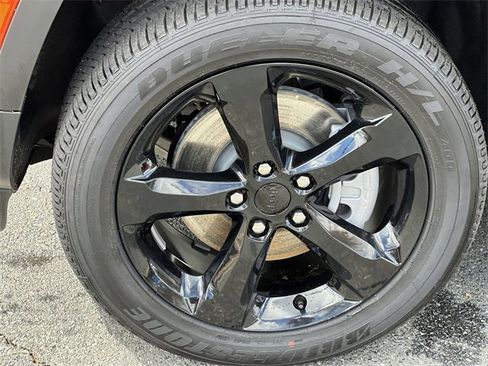 New 2025 Jeep Grand Cherokee L Altitude image 16