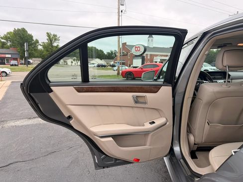 Used 2014 Mercedes-Benz E 350 Sedan image 22