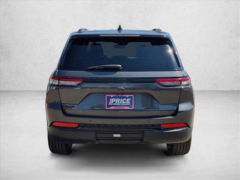 Used 2024 Jeep Grand Cherokee Altitude AWD/4WD image 7