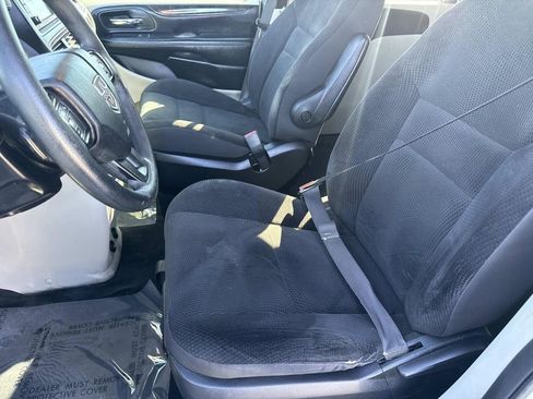 Used 2019 Dodge Grand Caravan SE w/ UConnect Hands-Free Group image 19