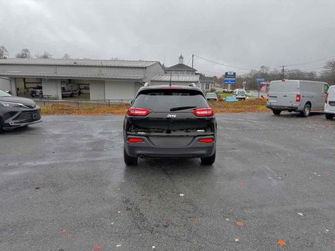 Used 2018 Jeep Cherokee Latitude w/ Safety Group image 6