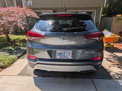Used 2017 Hyundai Tucson Sport w/ Cargo Package AWD/4WD image 4
