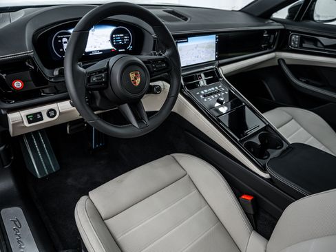 Certified 2024 Porsche Panamera 4 image 4