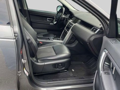Used 2018 Land Rover Discovery Sport SE image 4