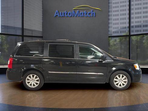 Used 2015 Chrysler Town & Country Touring FWD image 12