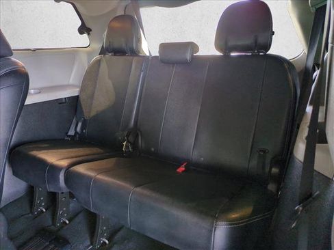 Used 2016 Toyota Sienna SE Premium image 20