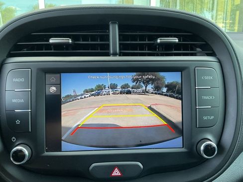 Used 2025 Kia Soul LX w/ LX Technology Package FWD image 20