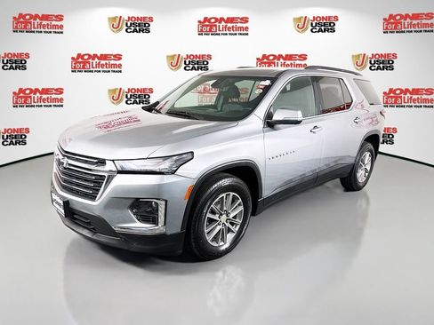 Used 2023 Chevrolet Traverse LT w/ Rear Camera Mirror Package AWD/4WD image 13