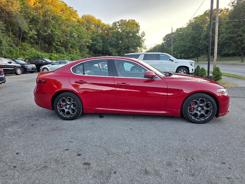Used 2017 Alfa Romeo Giulia AWD image 4