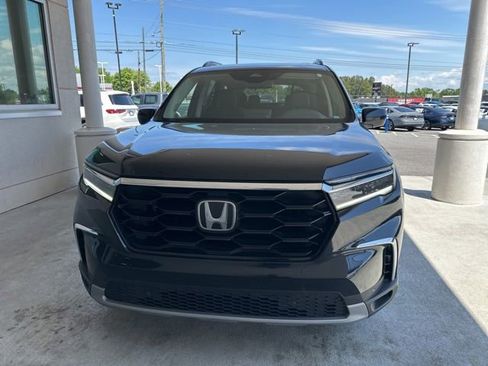 Certified 2024 Honda Pilot Touring image 2
