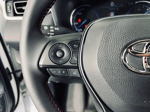 Used 2025 Toyota RAV4 SE image 21