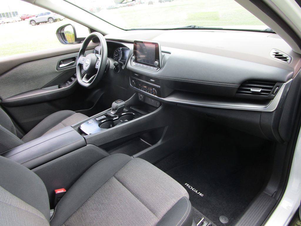 Used 2023 Nissan Rogue SV FWD image 22