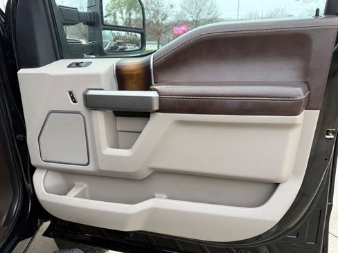 Used 2018 Ford F250 Limited w/ FX4 Off-Road Package image 38