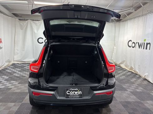 Used 2022 Volvo XC40 T5 R-Design w/ Climate Package image 17