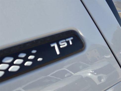 New 2025 Volkswagen ID. Buzz 1st Edition image 8